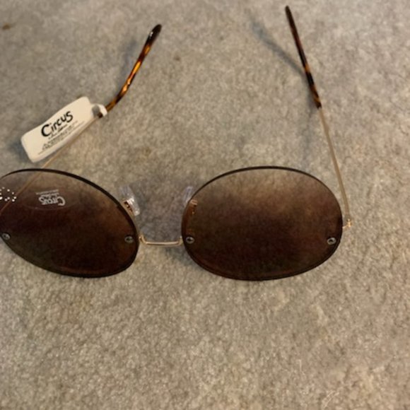 Circus by Sam Edelman Round Sunglasses w/ a heart main image 5